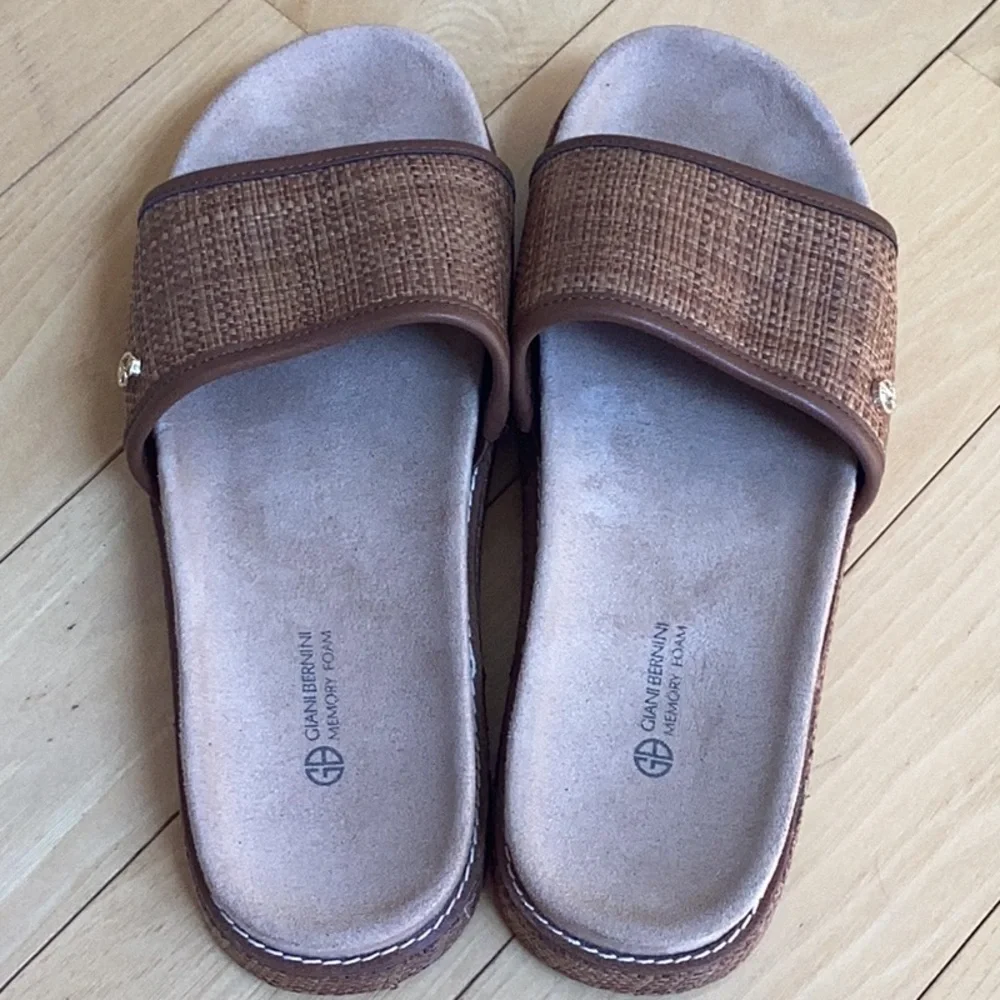 Giani Bernini Joanna, memory foam slide on sandals. Women’s size 7.5